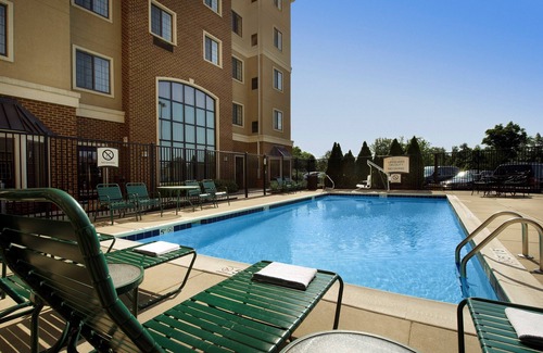 Linthicum Heights Condo | Free Breakfast. Outdoor Pool. Near BWI Airport. | Staybridge King Suite