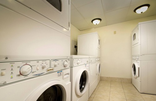 Linthicum Heights Apartment | Free Breakfast. Outdoor Pool. Studio Near the BWI Airport!