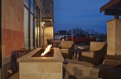 Overland Park Condo | Free Breakfast. Pool. Shared BBQ. Gym. Your Next Vacation!