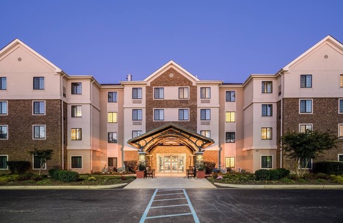 Christiana Condo | Free Breakfast. Pool. 10 Min Drive to the University of Delaware!