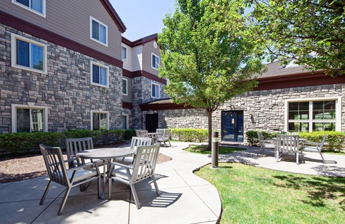 Fairfield Condo | Free Breakfast. Pool & Hot Tub. Perfect for Groups!