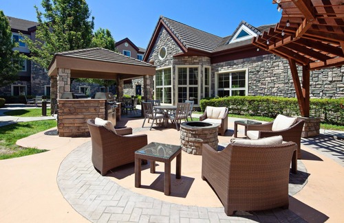 Fairfield Condo | Free Breakfast. Pool & Hot Tub. King Suite at Staybridge!