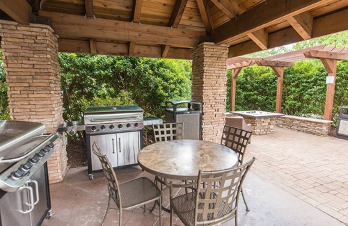 Wilmington Condo | Free Breakfast. Pool. Close to Downtown Convention Center.