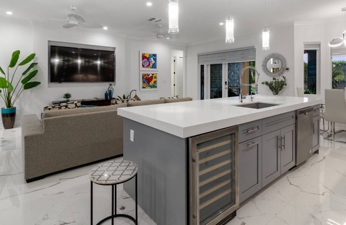 Homestead House | Free Cleaning, Luxury Pool/Elegant Poolside Escape
