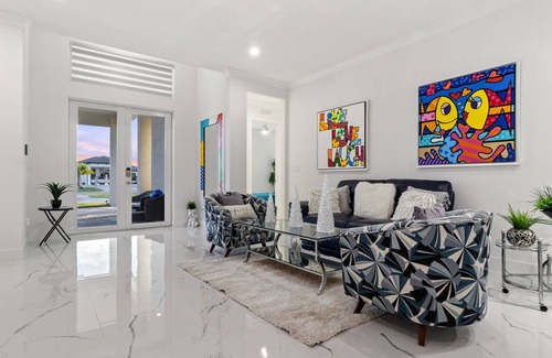 Homestead House | Free Cleaning, Luxury Pool/Elegant Poolside Escape