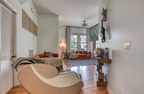 Metropolitan Apartment | Free Early Check-In or Late Check-Out - 4 King Beds - Sleeps 14 - Projectors - Starland - Massage Chair - Games