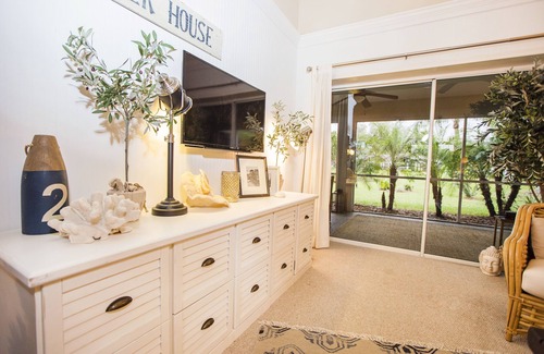 Fountain Lakes House | FREE GOLF & TENNIS! No greenfee for our guests! Beach Cottage in tropical garden