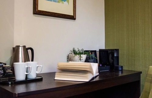 Yeovil Apartment | Free Gym Pass, Kitchenette, Fast WiFi and Parking.
