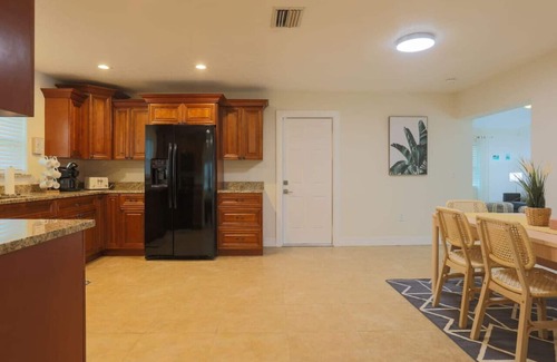 Apollo Beach House | Free Heated Pool | Dog Friendly | No Cleaning Fee