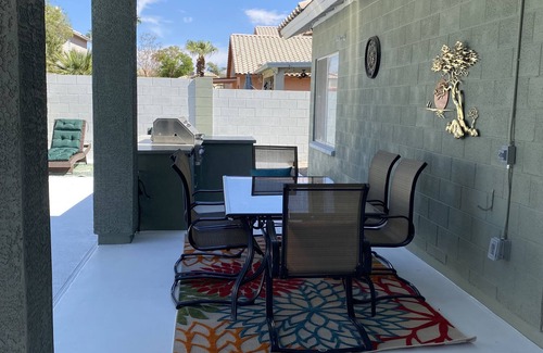 Parke Place House | Free Heated Pool! No pet fee! Electric vehicle charger in garage.