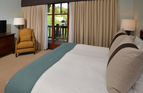 Avon Condo | Free Lift tickets! Ski-in, Ski-Out, w/Game Room, Hot Tubs. Timbers BG