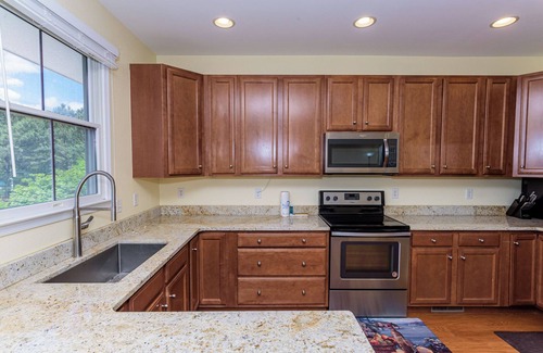 Sun Ridge House | Free Linens & Cleaning - Just a Splash Away