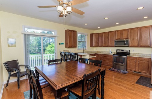 Sun Ridge House | Free Linens & Cleaning - Just a Splash Away