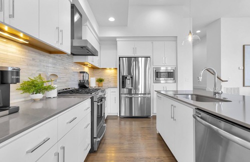 West End House | FREE NIGHT DEAL! DOWNTOWN LUXURY! ONLY 2MI TO BROADWAY! #1 of 5 HOMES IN A ROW!