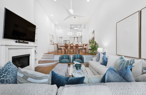 West End House | FREE NIGHT DEAL! DOWNTOWN LUXURY! ONLY 2MI TO BROADWAY! #4 of 5 HOMES IN A ROW!