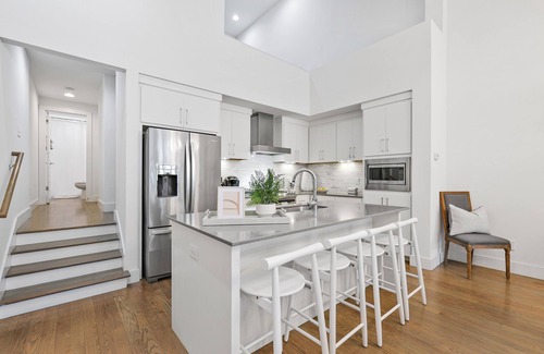 West End House | FREE NIGHT DEAL! DOWNTOWN LUXURY! ONLY 2MI TO BROADWAY! #4 of 5 HOMES IN A ROW!