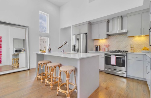 West End House | FREE NIGHT DEAL! DOWNTOWN! 2MI TO BROADWAY! LUXE BABE HOUSE #5 of 5 HOMES IN ROW