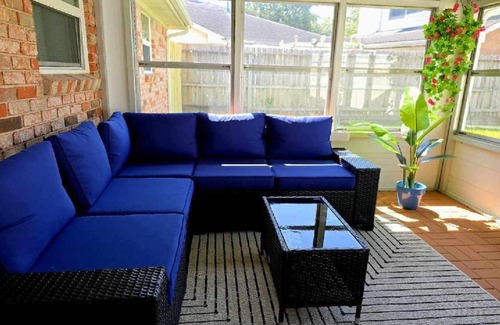 Southeast Houston House | FREE NIGHT! Sleeps 20, Private Pool, Hot Tub