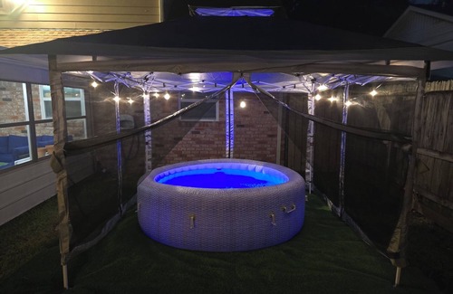 Southeast Houston House | FREE NIGHT! Sleeps 20, Private Pool, Hot Tub