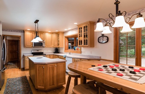 Wild Rose Cabin | Free nite w/wknd offseason logcabin lake hottub kayak paddleboard pier fireplace