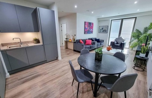 Manchester City Centre House | Free Parking Townhouse by City SuperHost