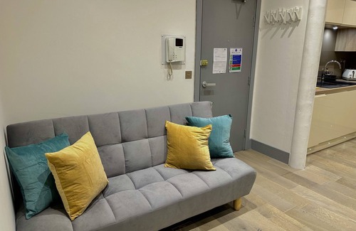 Manchester City Centre Apartment | Free Parking - 2BR Stylish Apartment MCR