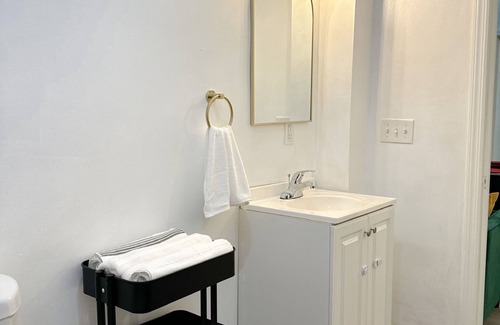 Paterson Apartment | FREE PARKING/3-bedroom apartment with AC, WiFi