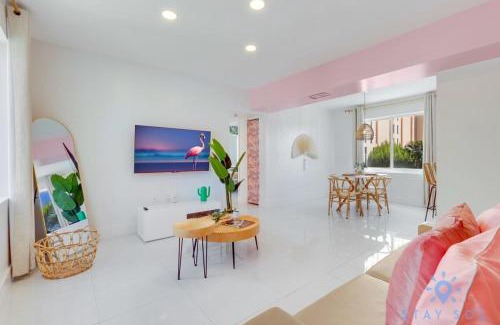 Hollywood South Central Beach Apartment | Free Parking, Bay View, Pool, Step To Beach