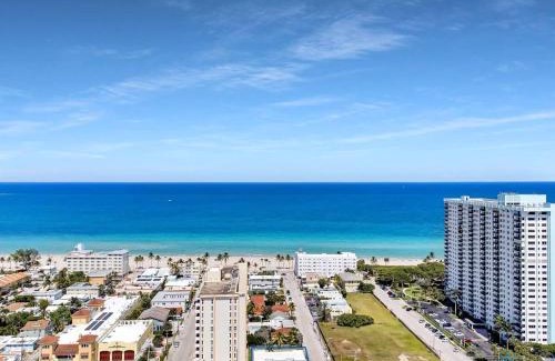 Hollywood South Central Beach Apartment | Free Parking, Bay View, Pool, Step To Beach