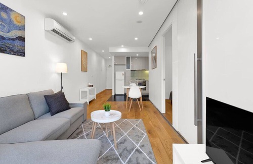 Melbourne Central Business District Apartment | Free Parking - Breathtaking - Elegant City View