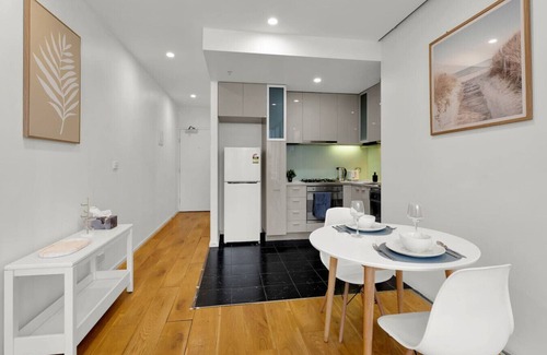 Melbourne Central Business District Apartment | Free Parking - Breathtaking - Elegant City View
