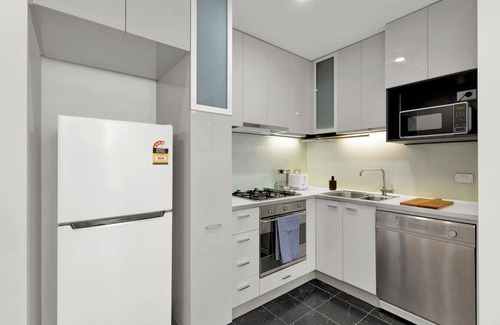 Melbourne Central Business District Apartment | Free Parking - Breathtaking - Elegant City View