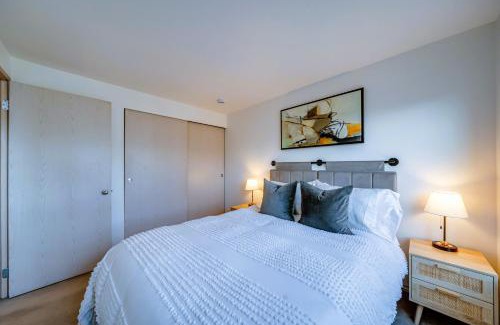 Lower Queen Anne Apartment | Free Parking - City Views - Near Attractions