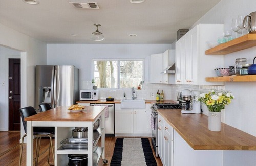 MLK House | Free Parking, East Austin, Cowboy Pool - Leslie