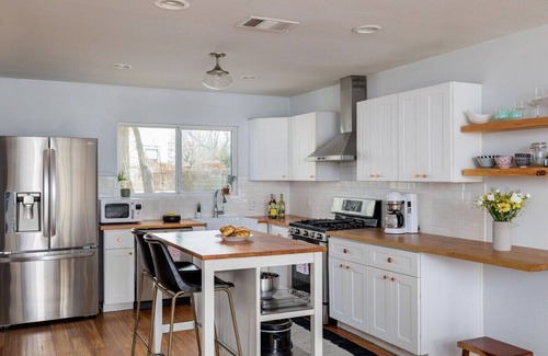 MLK House | Free Parking, East Austin, Cowboy Pool - Leslie