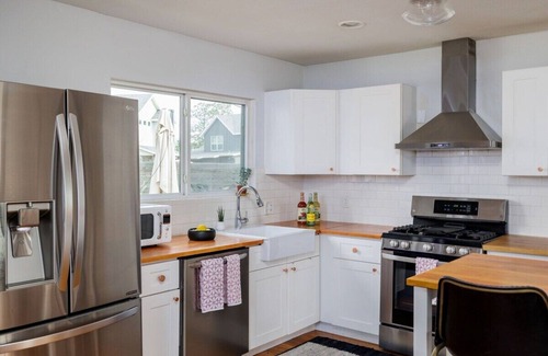 MLK House | Free Parking, East Austin, Cowboy Pool - Leslie