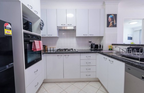 Rosebery Apartment | Free Parking, gym and pool | Spacious and charming 2 bedroom Rosebery Apartment