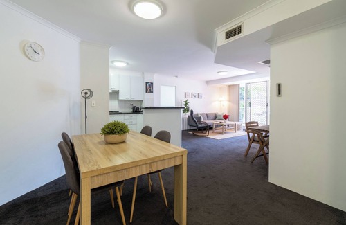 Rosebery Apartment | Free Parking, gym and pool | Spacious and charming 2 bedroom Rosebery Apartment