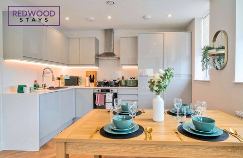 Rushmoor District Apartment | FREE Parking, Hi-Speed WiFi, Long Stay Welcome
