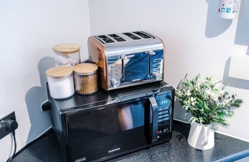 Sheffield Apartment | Free Parking | Ideal S10 Location | Close To Hospital