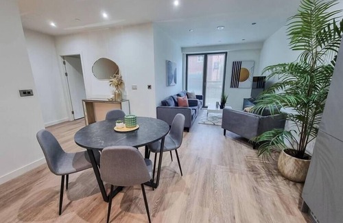 Manchester City Centre House | Free Parking Luxury Townhouse By City SuperHost