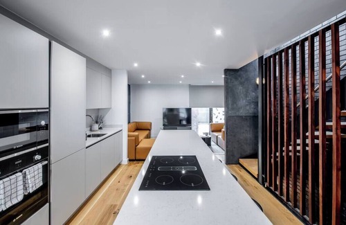Manchester City Centre House | Free Parking Luxury Townhouse by City SuperHost