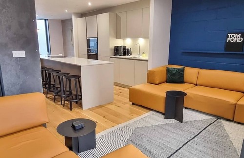 Manchester City Centre House | Free Parking Luxury Townhouse by City SuperHost