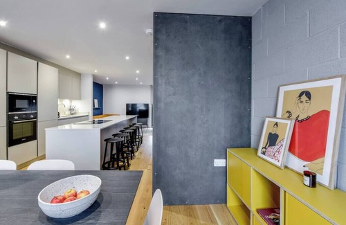 Manchester City Centre House | Free Parking Luxury Townhouse by City SuperHost