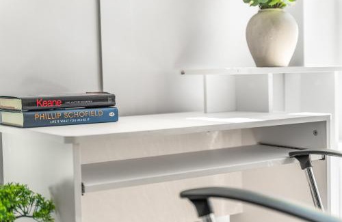 Birmingham House | Free Parking ,Modern 4 bedrooms 10min from Birmingham city centre ideal for contractors ,Groups and Families