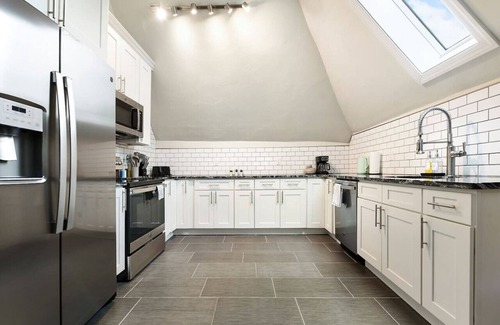 Point Breeze North Apartment | FREE Parking+Netflix Near Food|Hospitals|Shopping