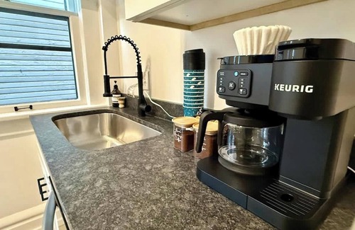 Victorian Village House | Free Parking – PRIME Location – Top Rated
