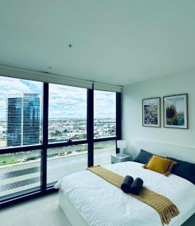 Docklands House | Free Parking Private Room in Docklands - Amazing View - Shared Washroom - Homestay with Host