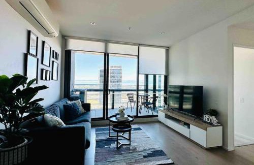 Docklands House | Free Parking Private Room in Docklands - Amazing View - Shared Washroom - Homestay with Host