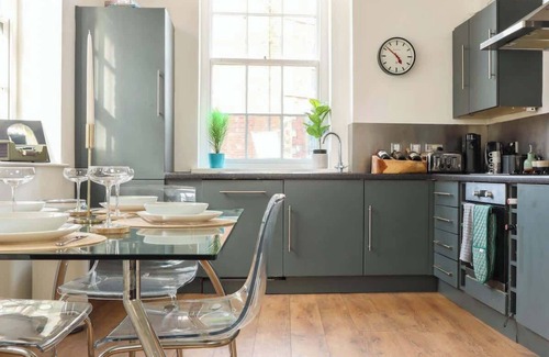 Leeds City Center Apartment | Free Parking|Relocations|Professionals|Families